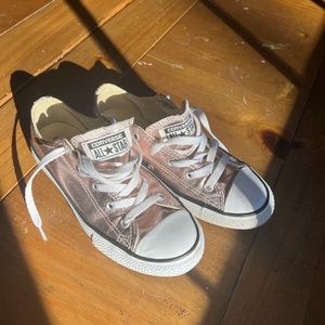 Girls Converse. Rose gold size 2.5